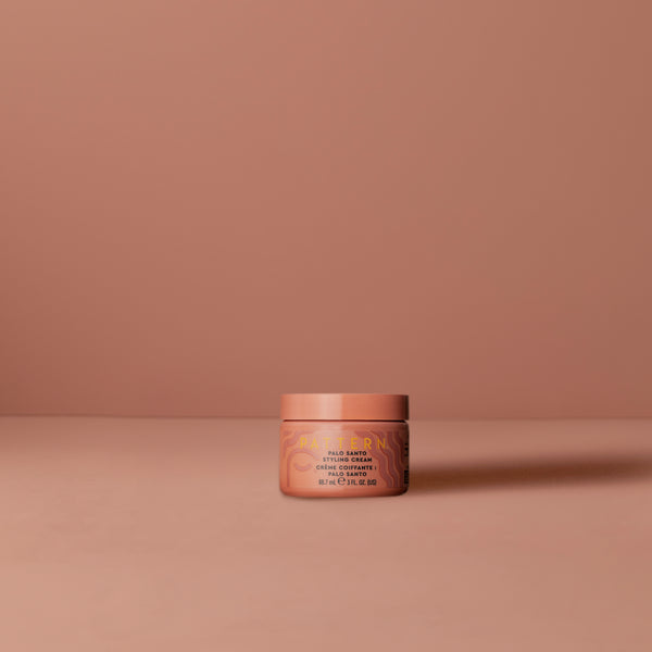 PATTERN
PALO SANTO
STYLING CREAM
CRÈME COIFFANTE :
PALO SANTO
88.7 mL E 3 FL. OZ. (US)